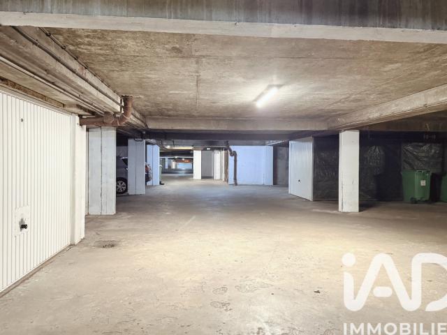Garage vente à Paris, Île-de-France