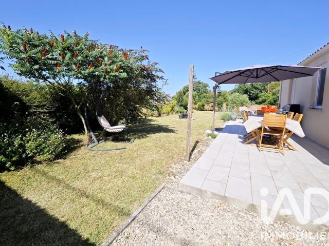 Maison vente à Saint-Jean-d'Angély, Contré