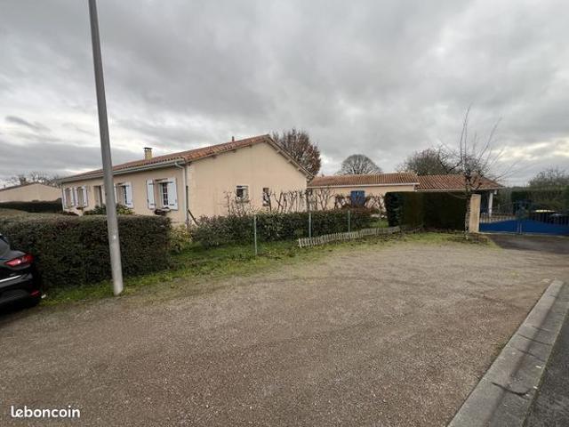 Maison vente à Confolens
