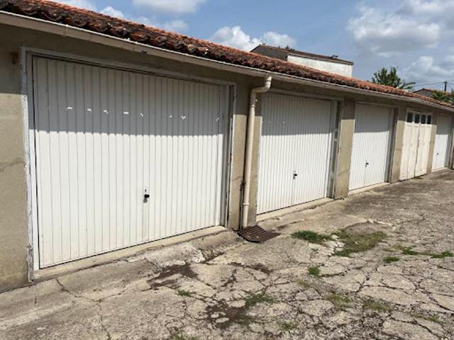 Garage vente à Angoulême, Aignes-et-puypéroux