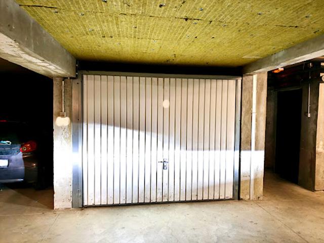 Garage vente à Arles