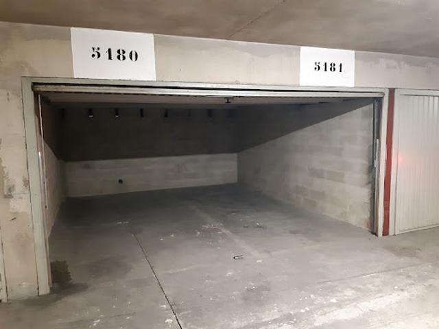 Garage vente à Paris, Île-de-France