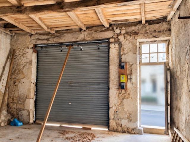 Garage vente à Le Pinier, Montbron