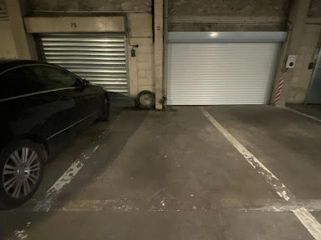 Garage vente à Paris, Île-de-France
