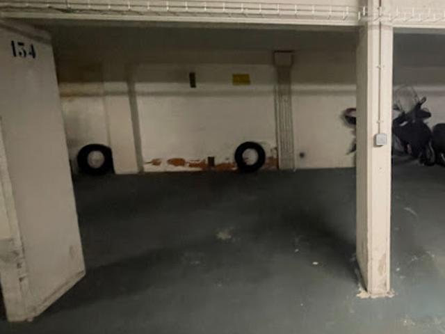 Garage vente à Paris, Île-de-France