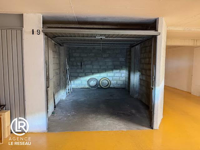 Garage vente à Paris, Île-de-France