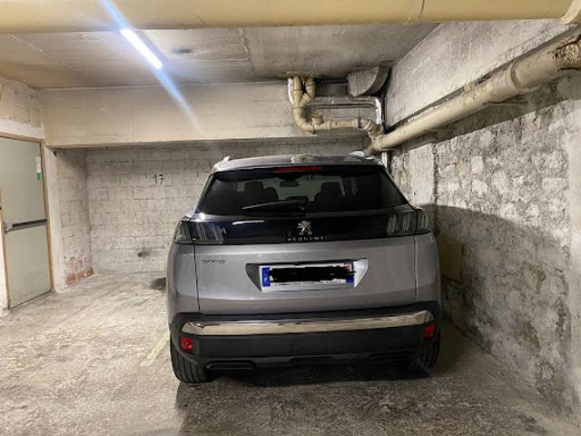 Garage vente à Paris, Quartier des Grandes-Carrières