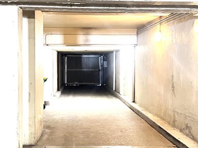 Garage vente à Paris 20e Arrondissement, Paris