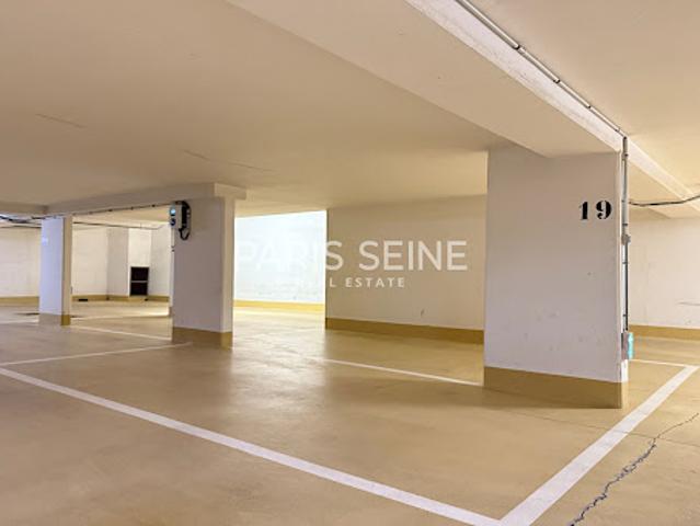 Garage vente à Paris, Île-de-France