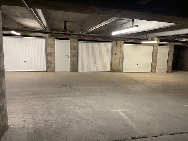Garage vente à Saint-Étienne, Saint-etienne