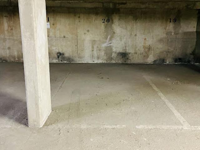Garage vente à Vanves, Hauts-de-Seine