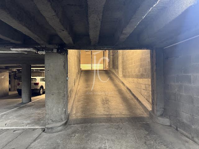 Garage vente à Paris, Île-de-France