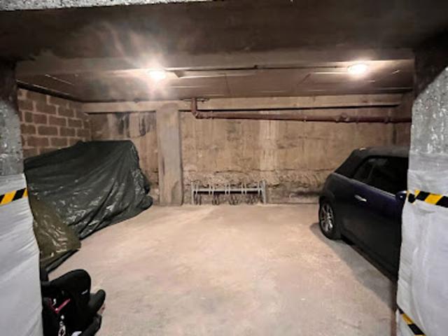 Garage vente à Paris, Île-de-France