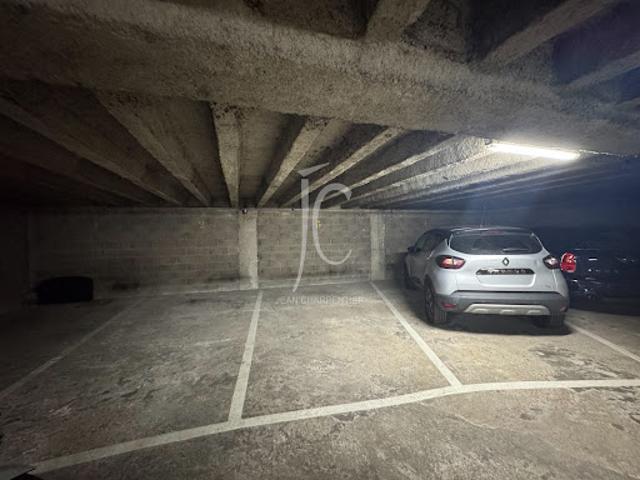 Garage vente à Paris 16e Arrondissement, Paris