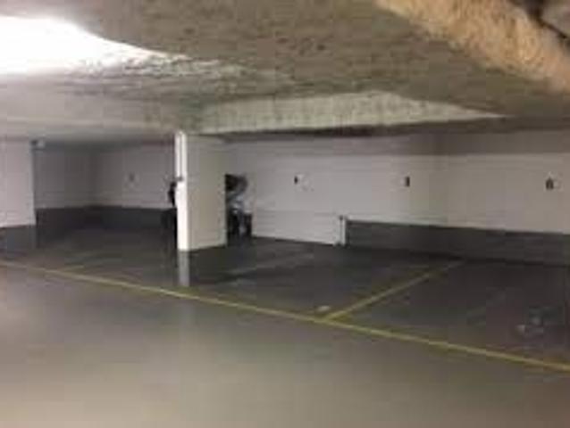 Garage vente à Paris, Île-de-France