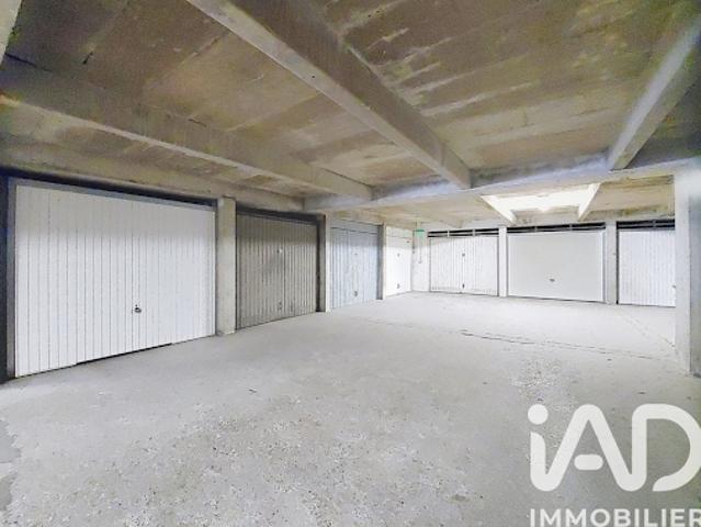 Garage vente à Versailles, Plaisir