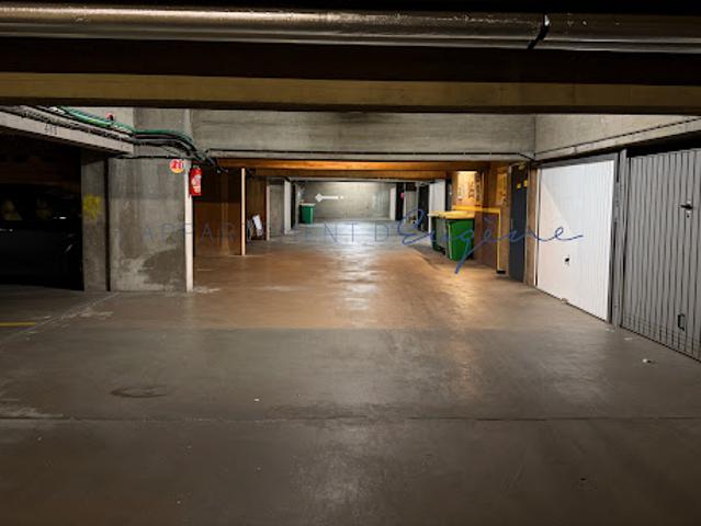 Garage vente à Paris, Île-de-France