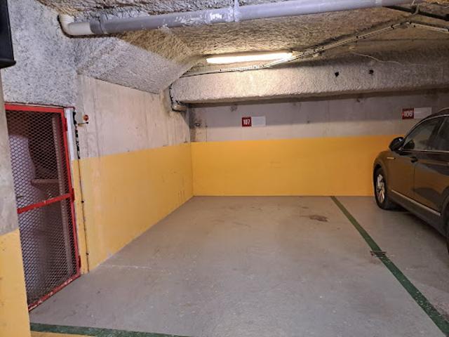 Garage vente à Paris, Île-de-France