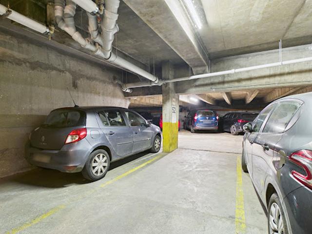 Garage vente à Paris, Île-de-France