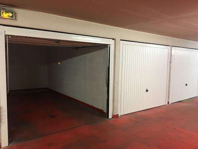 Garage vente à Paris, Île-de-France