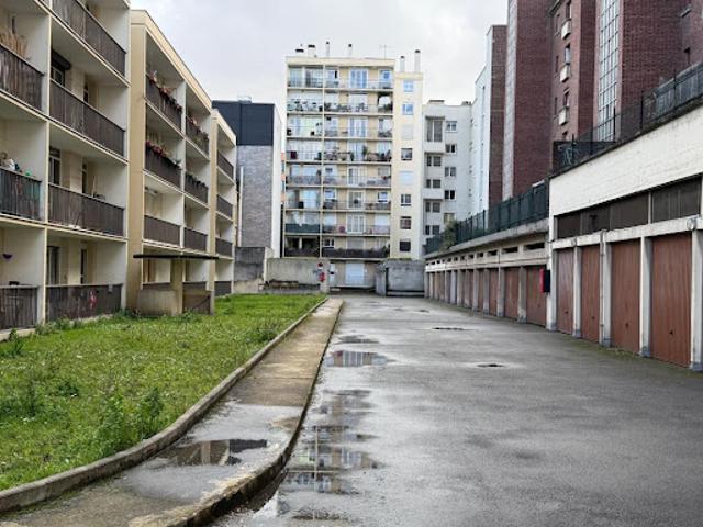 Garage vente à Bobigny, Pantin