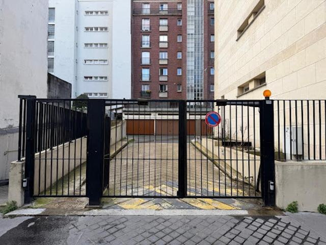 Garage vente à Bobigny, Pantin