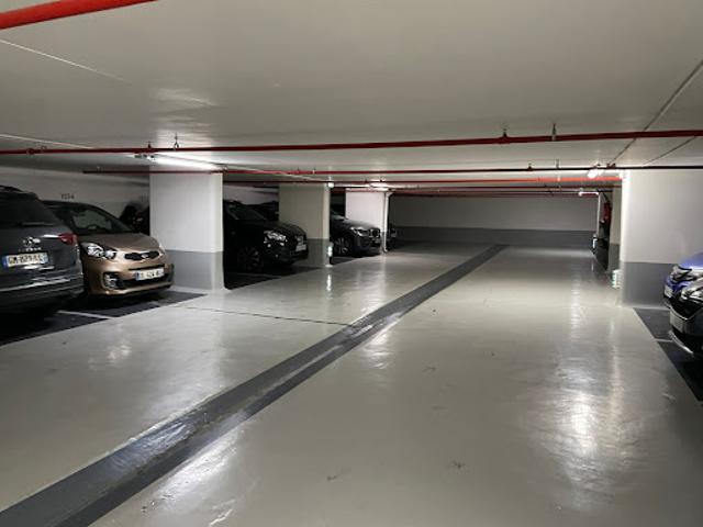 Garage vente à Paris, Île-de-France
