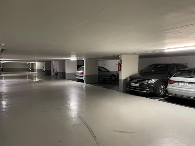 Garage vente à Paris, Île-de-France