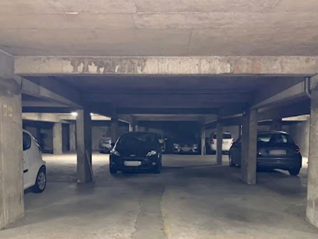 Garage vente à Paris, Île-de-France