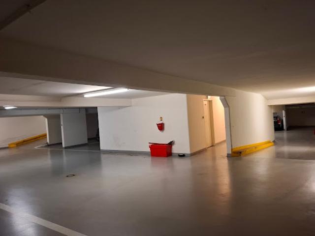Garage vente à Paris, Île-de-France