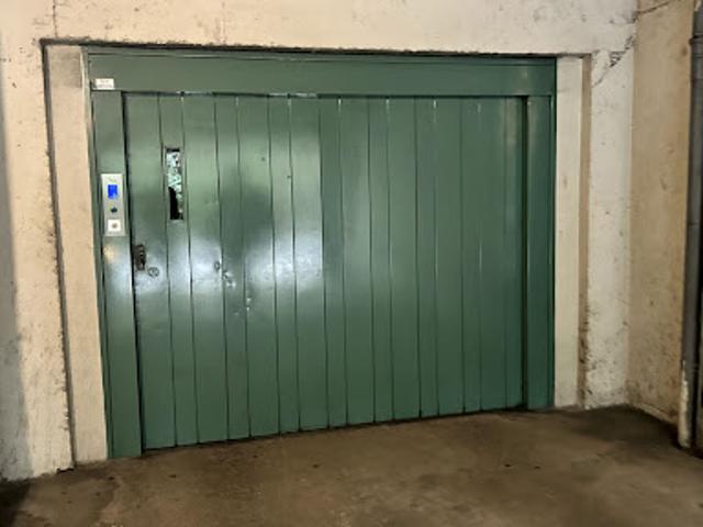 Garage vente à Paris, Île-de-France