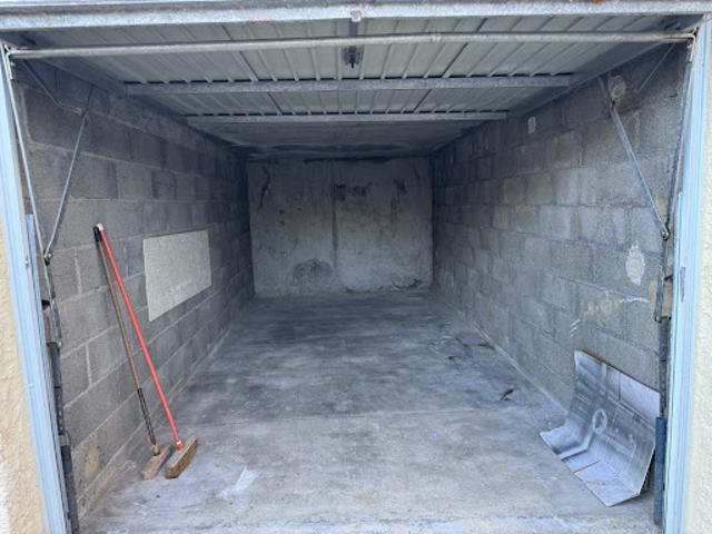 Garage vente à La Tourrache, Uvernet-Fours