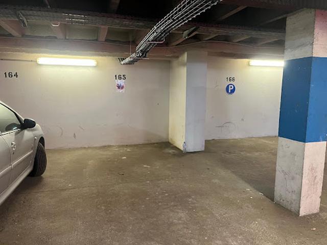Garage vente à Paris, Île-de-France