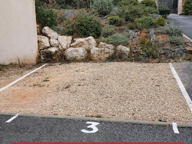 Garage vente à Les Plantiers II, Éguilles