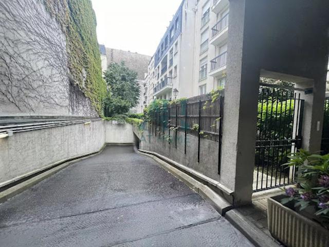 Garage vente à Paris, Île-de-France