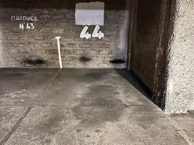Garage vente à Paris, Île-de-France