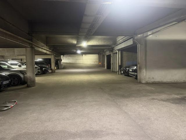 Garage vente à Paris, Île-de-France
