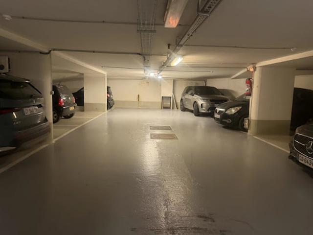 Garage vente à Paris, Île-de-France
