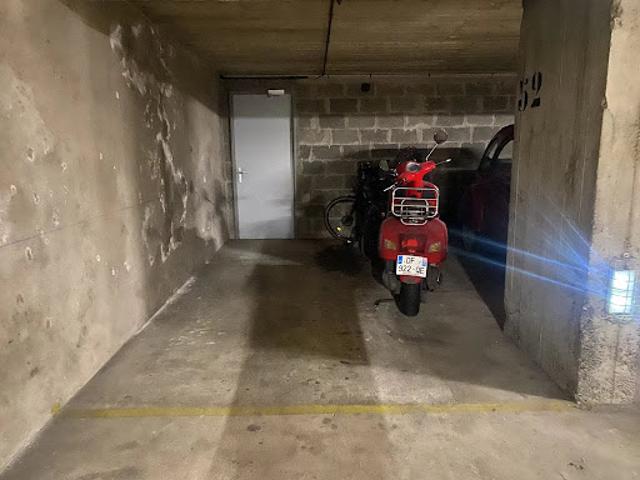 Garage vente à Paris, Île-de-France