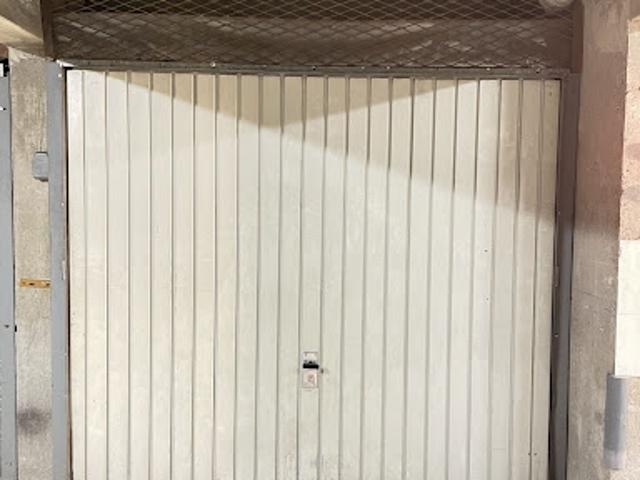 Garage vente à Paris, Île-de-France