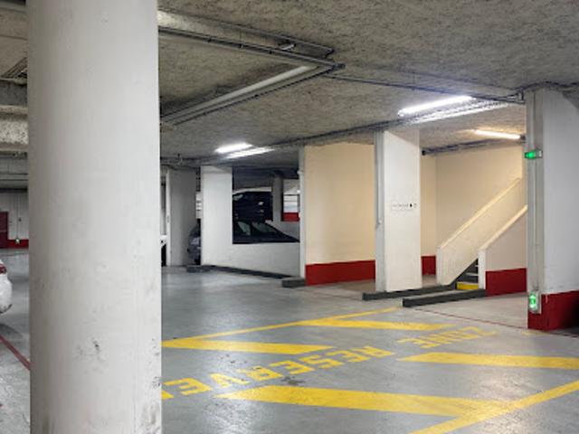 Garage vente à Paris, Île-de-France