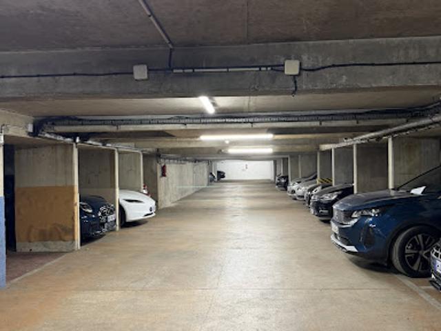 Garage vente à Paris 8e Arrondissement, Paris