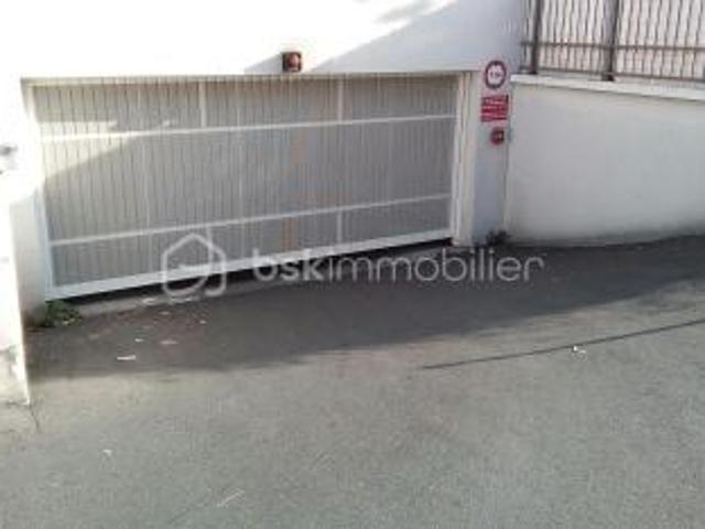 Garage vente à Saint-Denis, Stains
