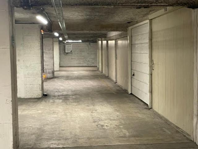 Garage vente à Paris, Île-de-France