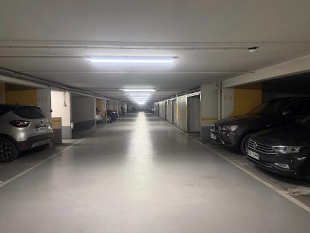 Garage vente à Paris, Île-de-France