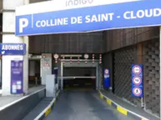Garage vente à Les Bureaux de la Colline, Saint-Cloud