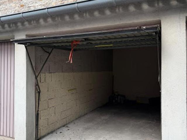 Garage vente à Saint-Étienne, Saint-etienne