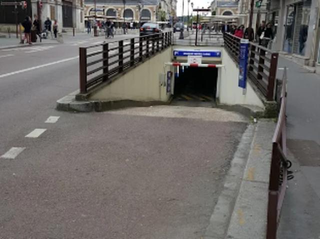 Garage vente à Notre-Dame, Versailles