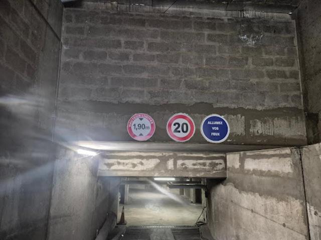 Garage vente à Paris, Île-de-France