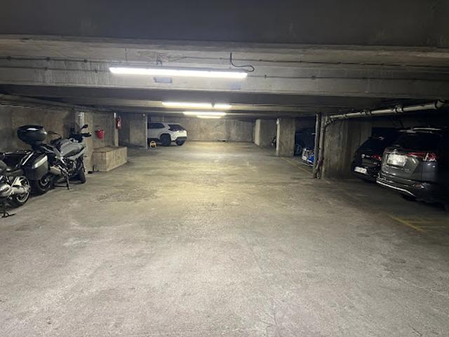 Garage vente à Paris, Île-de-France